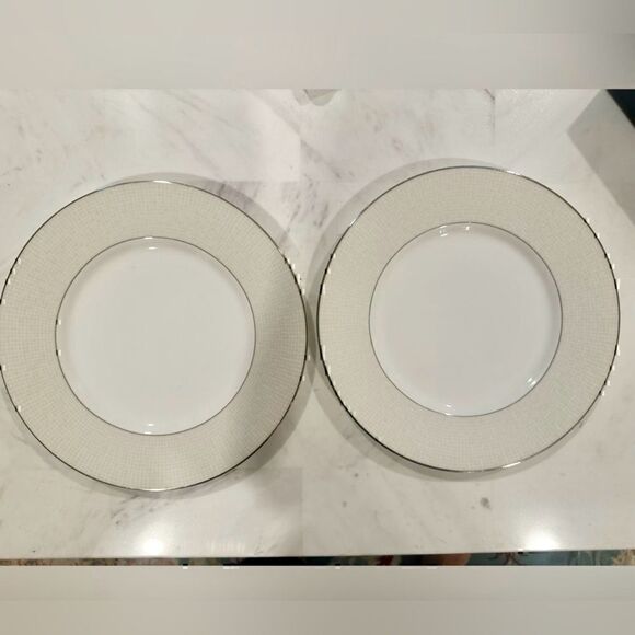 Royal Doulton Opalene Accent Plates , 9-Inch ( 2 plates) - Picture 1 of 9